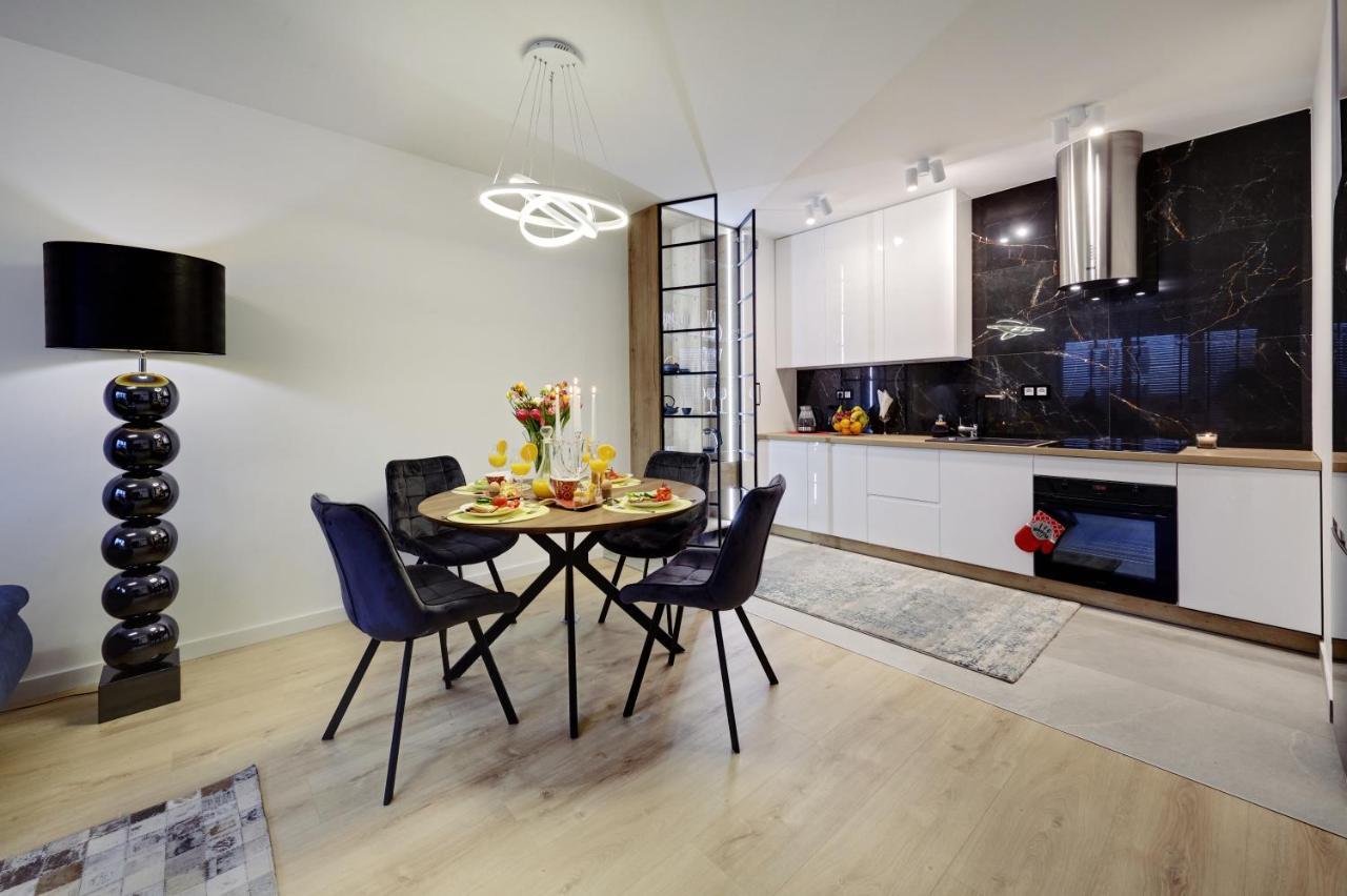 Seven Heaven Apartment คาโตวีตเซ ภายนอก รูปภาพ